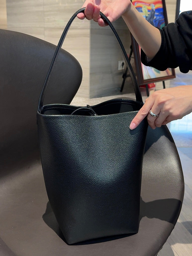 バケット型 本革ショルダーバッグ