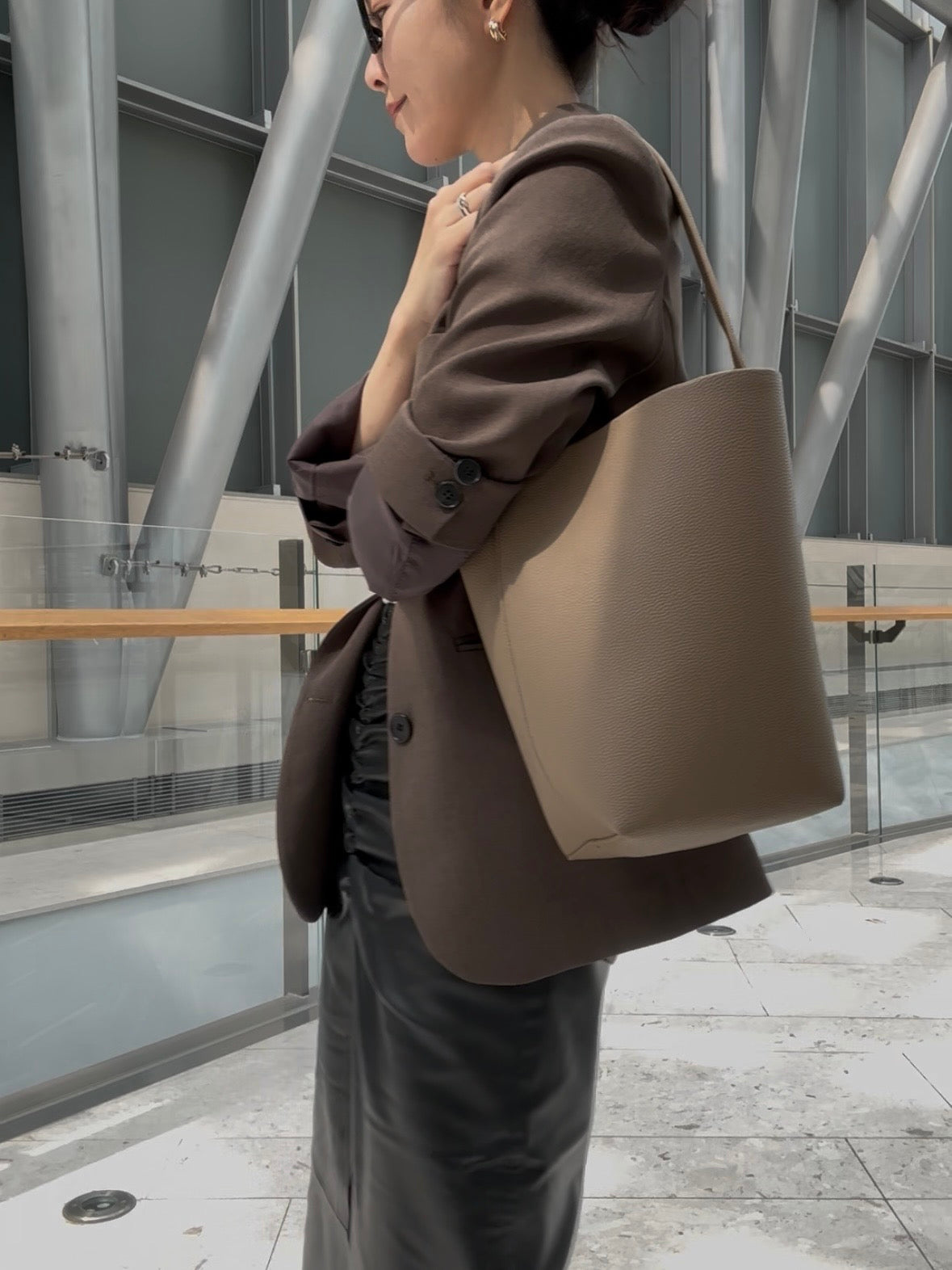 バケット型 本革ショルダーバッグ