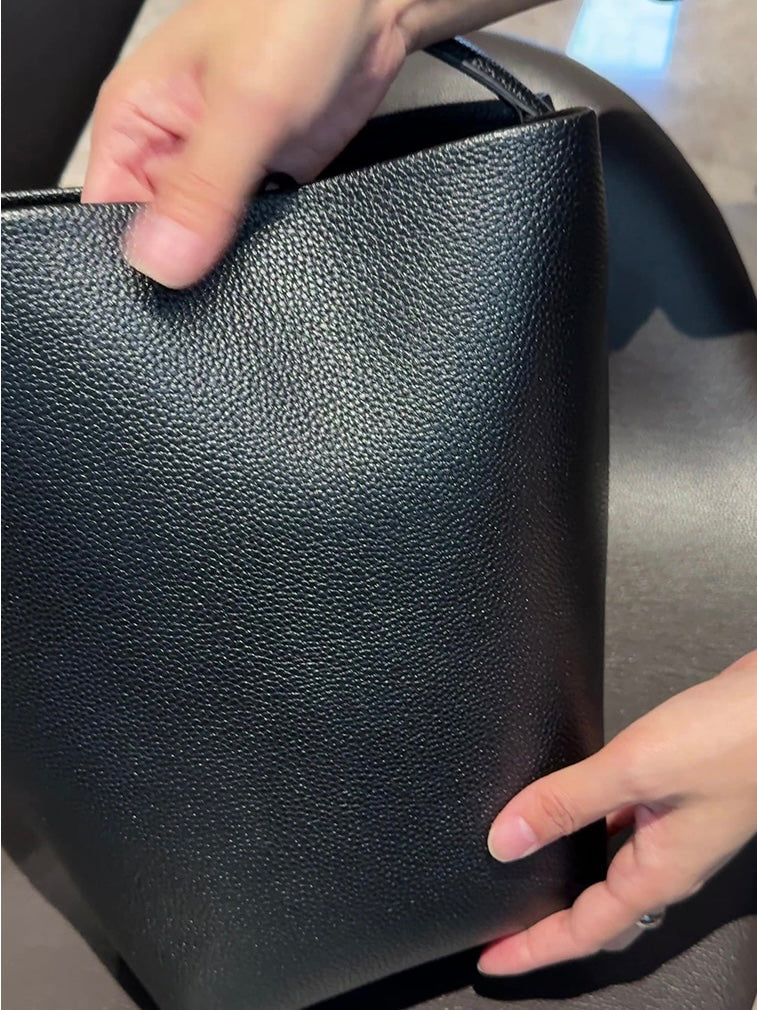バケット型 本革ショルダーバッグ
