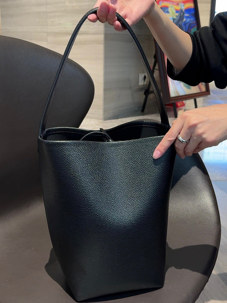 バケット型 本革ショルダーバッグ